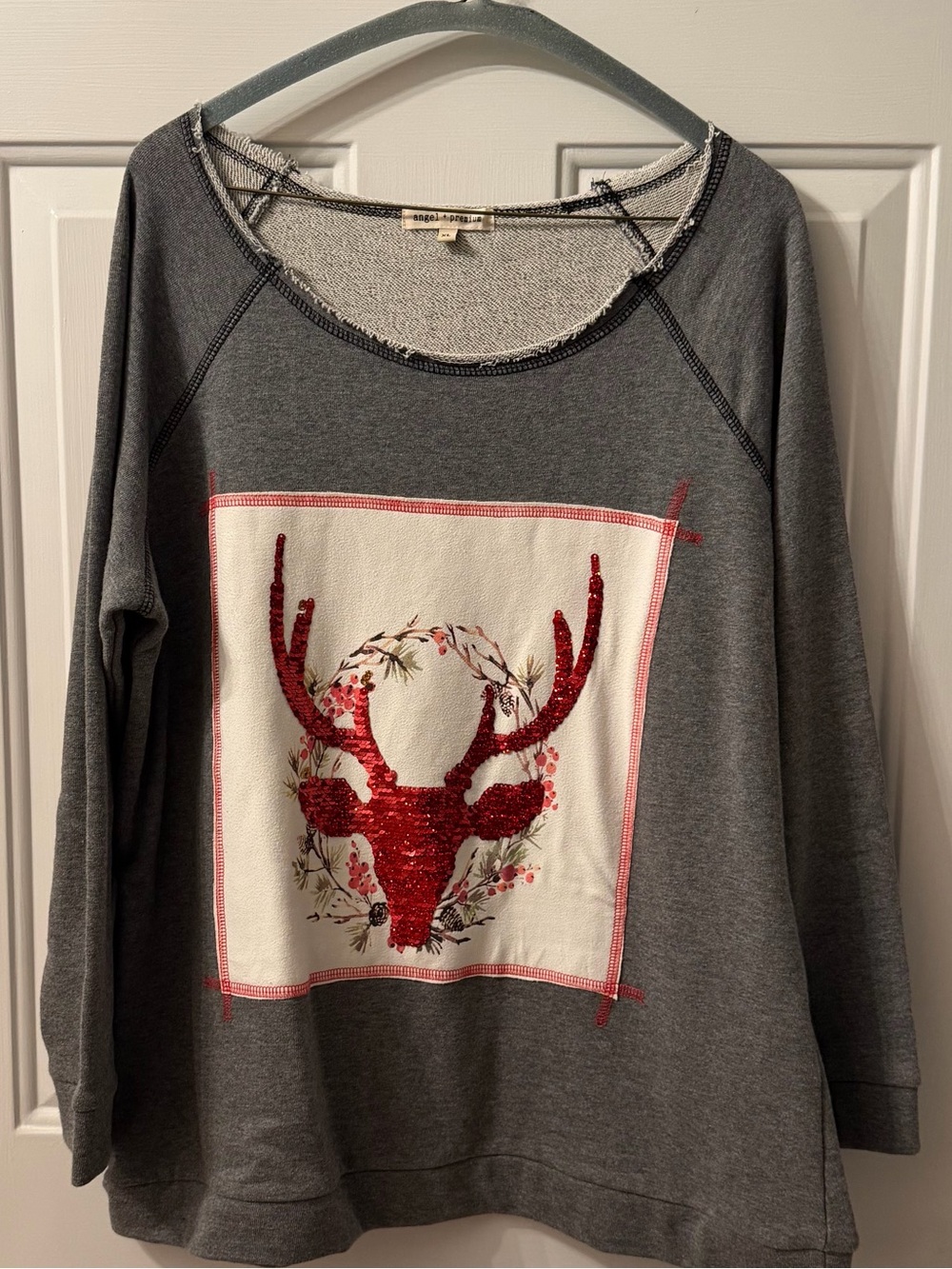 Angel + premium Sweatshirt w/Sequined Reindeer Size XL
